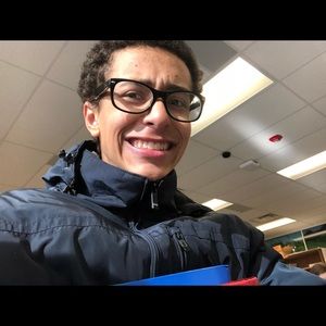 Meet your Posher, Devin